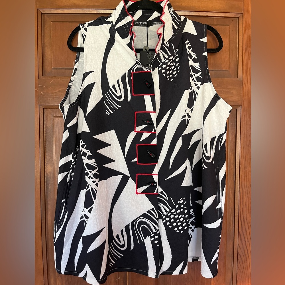 Black and White Abstract Sleeveless Top. Brand New size Large